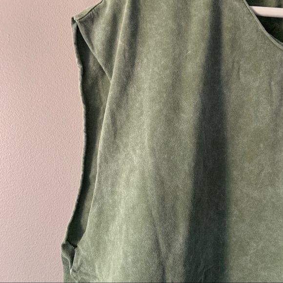 Men’s Sleeveless Tee - Picture 5 of 5